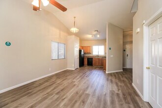 8723 E Fox St in Mesa, AZ - Building Photo - Building Photo