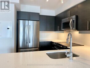 125-2125 Western Battery Rd in Toronto, ON - Building Photo - Building Photo
