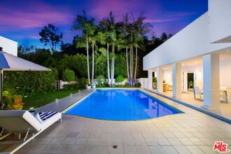 1166 San Ysidro Dr in Beverly Hills, CA - Foto de edificio - Building Photo