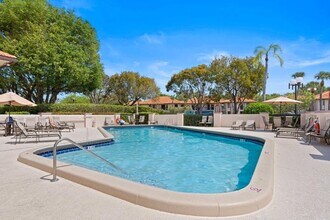 350 E Club Cir in Boca Raton, FL - Building Photo - Building Photo