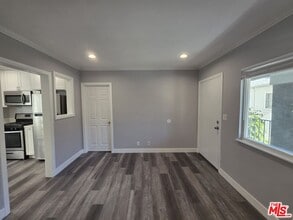 105 Roswell Ave in Long Beach, CA - Building Photo - Building Photo