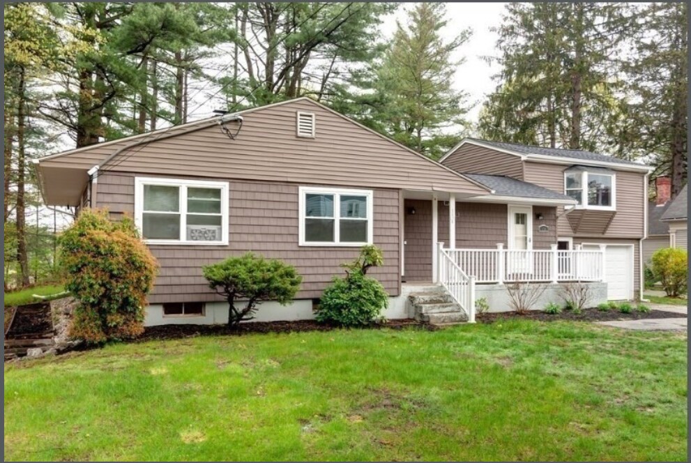 154 Main St in Douglas, MA - Building Photo