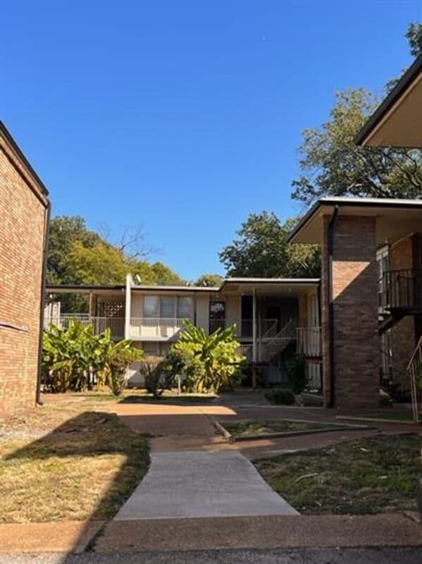 property at 151 N Belvedere Blvd