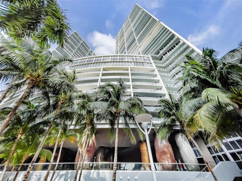 475 Brickell Ave, Unit 4514 in Miami, FL - Building Photo