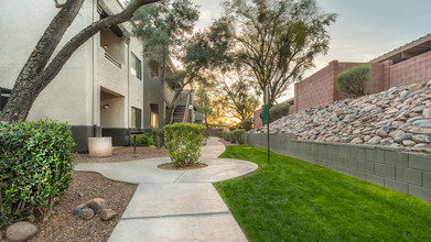 Villas at Montebella in Tucson, AZ - Foto de edificio - Building Photo