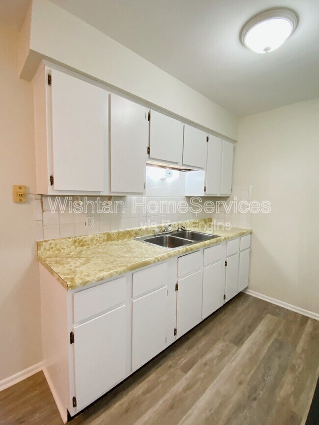 203 Charleston Blvd in Macomb, IL - Building Photo - Building Photo