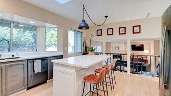 5270 Arnica Way in Santa Rosa, CA - Building Photo