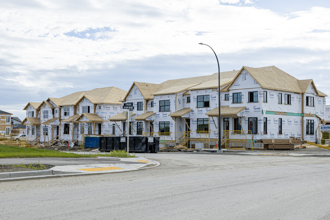 Wooland At Aloine Park in Calgary, AB - Building Photo