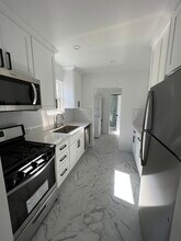 428 N Glenwood Plz, Unit 422.5 N Glenwood Pl in Burbank, CA - Building Photo - Building Photo