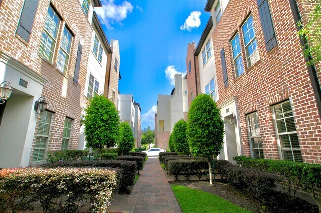 2045 Fannin St in Houston, TX - Building Photo - Building Photo