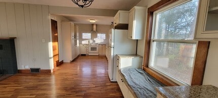9941 E Carter Rd in Traverse City, MI - Foto de edificio - Building Photo