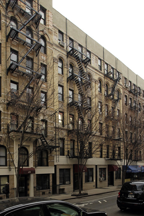 176 Thompson St in New York, NY - Building Photo