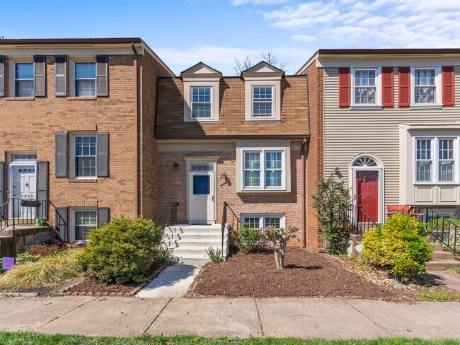 8638 Dellway Ln in Vienna, VA - Building Photo - Building Photo