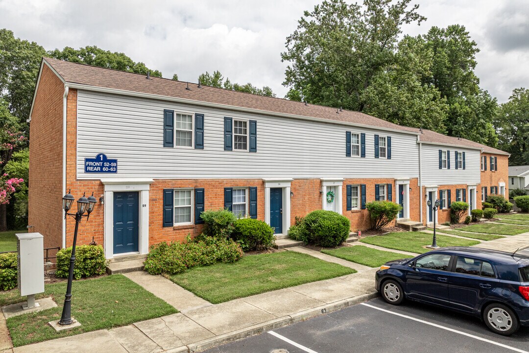Lakeview Terrace Townhomes in Colonial Heights, VA - Foto de edificio