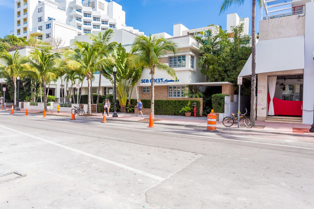 Seacrest Apartments in Miami Beach, FL - Building Photo