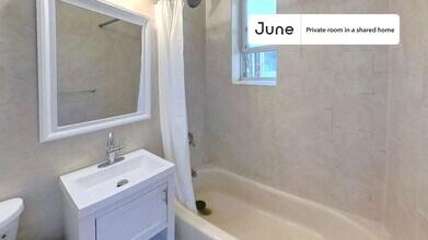 Private bedroom in 4 bed/1 bath Home in Brooklyn, NY - Building Photo - Building Photo