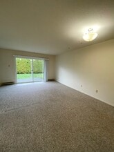 1075 Edgett Rd in Courtenay, BC - Building Photo - Building Photo