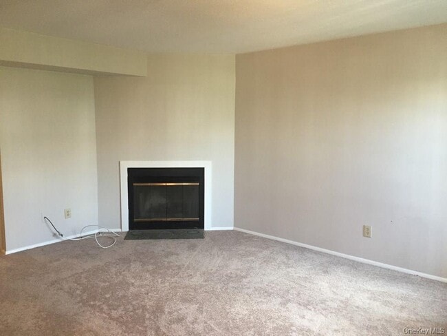 2805 Whispering Hills Dr in Chester, NY - Building Photo - Building Photo