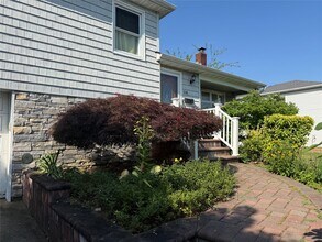 116 Colony Ln in Syosset, NY - Building Photo - Building Photo