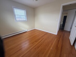 5838 W Montrose Ave in Chicago, IL - Building Photo - Building Photo