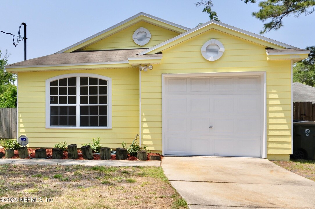 1266 Stocks St in Atlantic Beach, FL - Building Photo