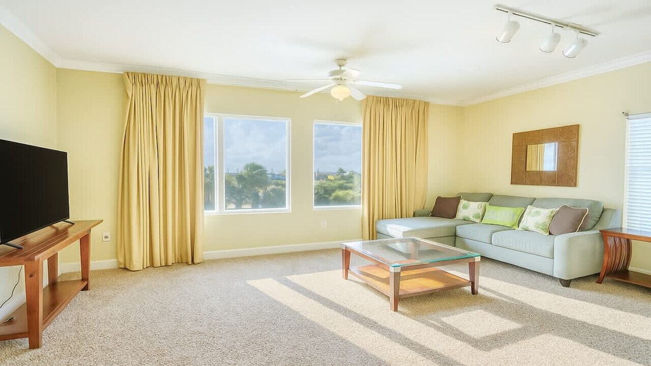 16819 Front Beach Rd in Panama City Beach, FL - Building Photo