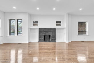8127 S Jeffery Blvd in Chicago, IL - Building Photo - Building Photo