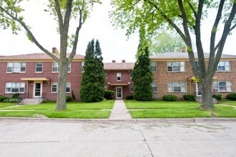 1327 E Colorado St in Milwaukee, WI - Building Photo - Interior Photo