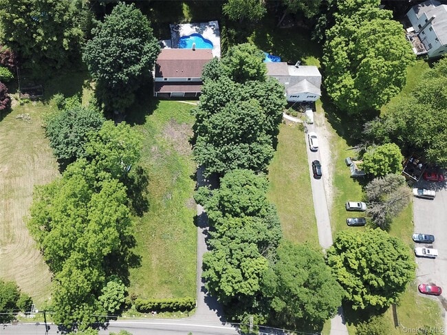 property at 5 Red Mill Rd