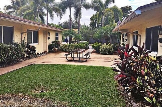 408 NE 12th Ave, Unit 2 in Pompano Beach, FL - Building Photo - Building Photo