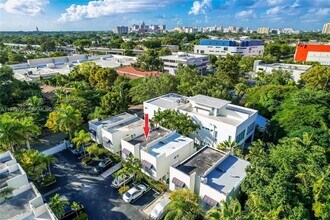 2945 Bridgeport Ave in Miami, FL - Foto de edificio - Building Photo