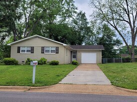 4611 Daugette Dr NW in Huntsville, AL - Building Photo