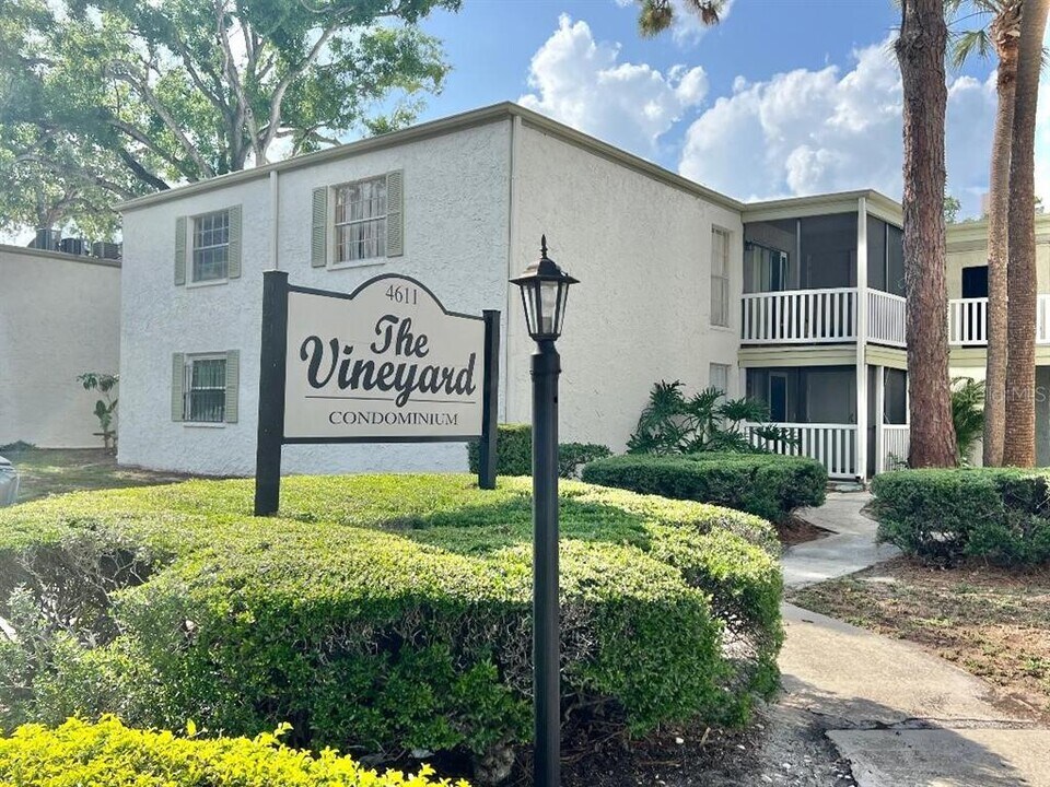 4611 W North B St in Tampa, FL - Building Photo