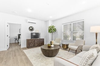 The Pike Apartments in Newington, CT - Foto de edificio - Building Photo