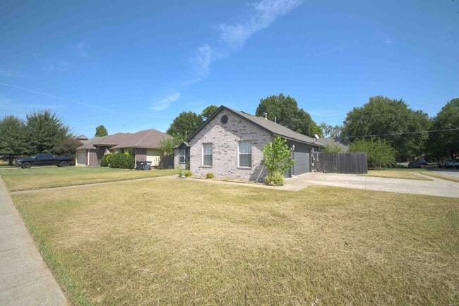 11255 S 105th E Ave in Bixby, OK - Building Photo - Building Photo