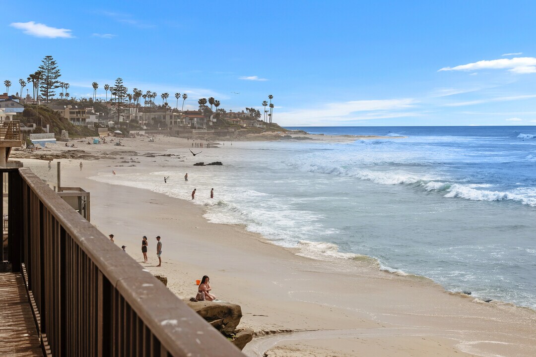 220 Coast Blvd in San Diego, CA - Building Photo