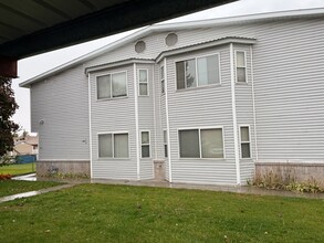 453 1/2 W 200 N, Unit 3 in Logan, UT - Foto de edificio - Building Photo