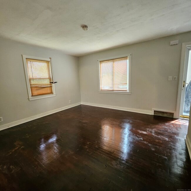 430 Pearl Harbor St in Bridgeport, CT - Building Photo - Building Photo