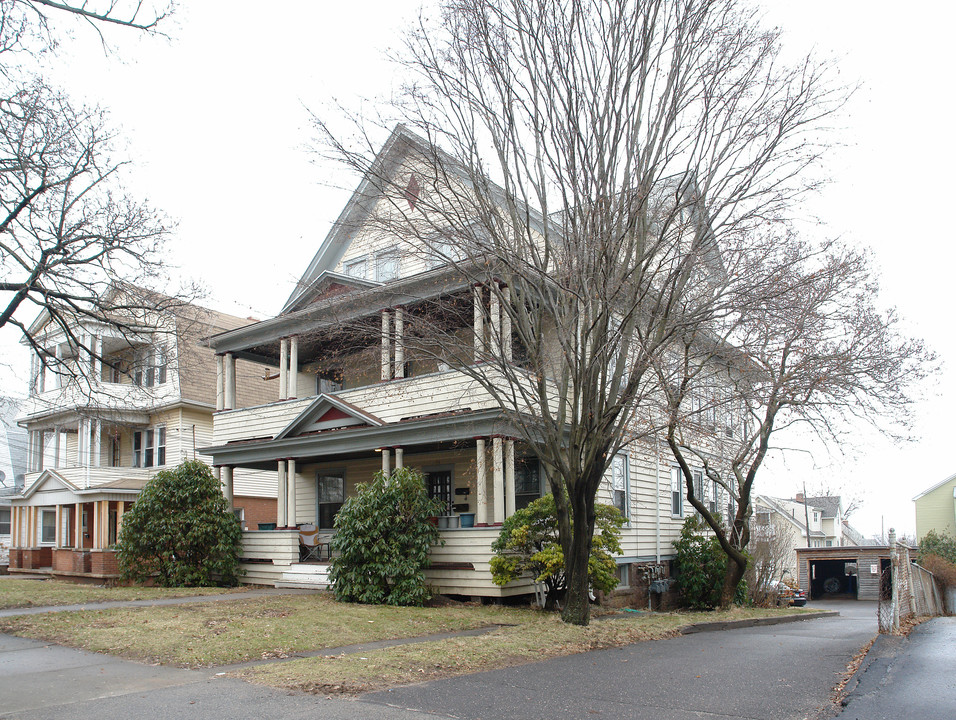 Fairfield Ave Victorian Heat H/W included in Hartford, CT - Building Photo