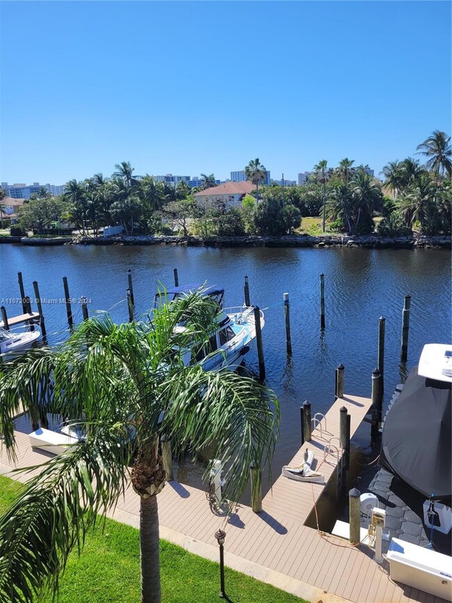 240 Captains Walk in Delray Beach, FL - Foto de edificio - Building Photo