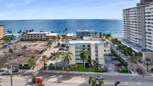 3215 N Ocean Dr in Hollywood, FL - Building Photo - Building Photo