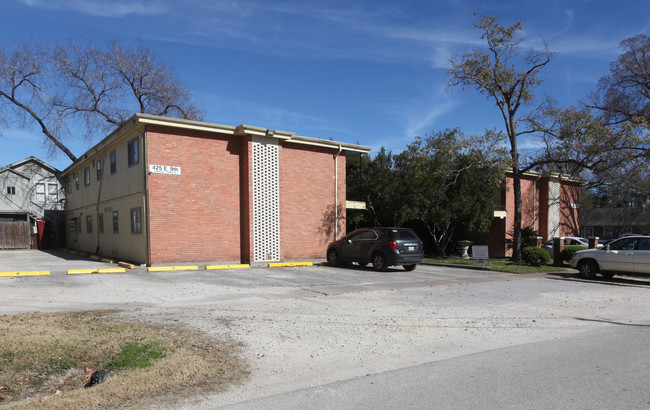 425 E 9th St in Houston, TX - Building Photo - Building Photo