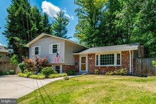 8236 Governors Ct in Alexandria, VA - Building Photo