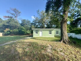 205 Fern Dr in Leesburg, FL - Building Photo