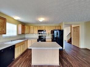6038 Platinum Dr in Grove City, OH - Building Photo - Building Photo