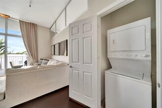 2100 Van Buren St in Hollywood, FL - Building Photo - Building Photo