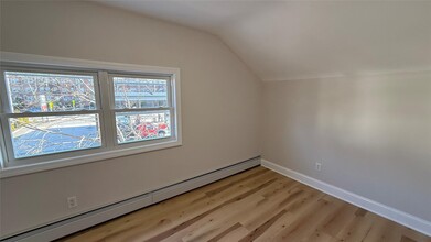 19 Edna Ct in Baldwin, NY - Building Photo - Building Photo