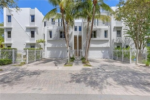 302 NE 8th Ave in Fort Lauderdale, FL - Building Photo