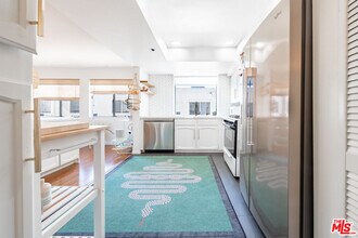 1001 Figueroa Terrace in Los Angeles, CA - Building Photo - Building Photo