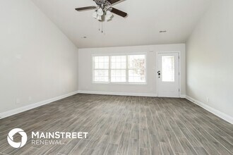 335 Flora Dr in Lenoir City, TN - Foto de edificio - Building Photo